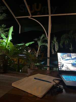 The Leaves Cafe, Eatery & Bar By Eps