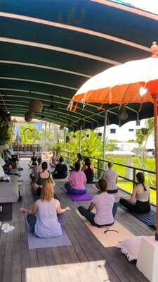 The Leaves Cafe, Eatery & Bar By Eps