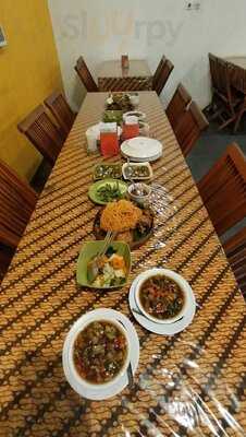 Rm Ayam Goreng Bu Hartin Toyan