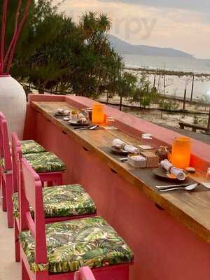 Sunset Kiss Beach Club