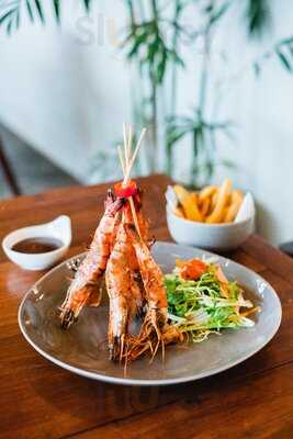 The Island Grill And Lounge