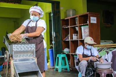 Home Industry Abon Daun Emas