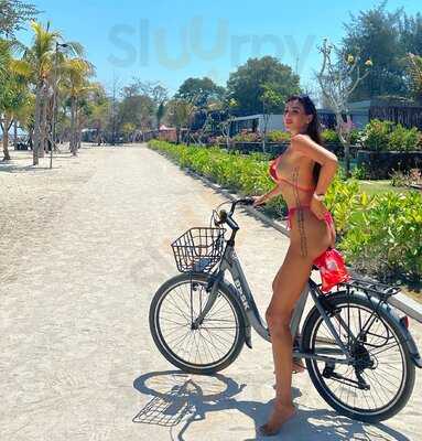 Bask Beach Club And Restaurant, Gili Meno