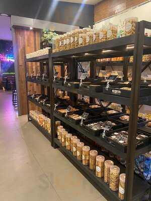 Favor Patisserie Pizzeria & Eatery