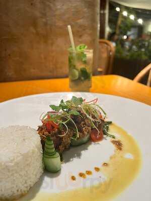 Dua Sisi Kitchen & Bar