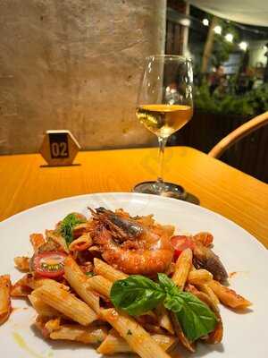 Dua Sisi Kitchen & Bar