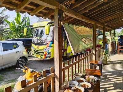 Soto Semarang Dan Lumpia Bu Lisa