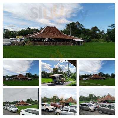 Soto Semarang Dan Lumpia Bu Lisa