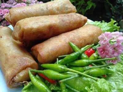 Soto Semarang Dan Lumpia Bu Lisa