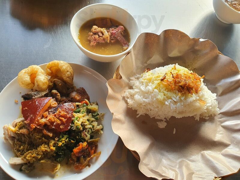 Warung Babi Guling-dadong Suna