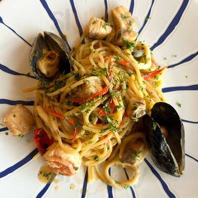 York Cocktail Bar And Bistro