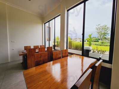 Royal Palm Resto And Coffee