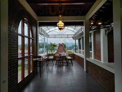 Royal Palm Resto And Coffee