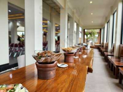 Royal Palm Resto And Coffee