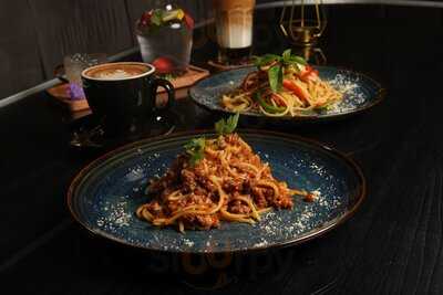 Mantra Pool Academy & Lounge