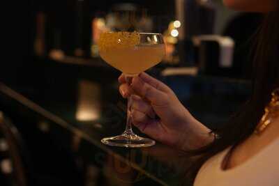 Mantra Pool Academy & Lounge