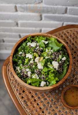 Oasis Salads & More