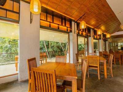 Tepi Sungai Resto Ciwidey