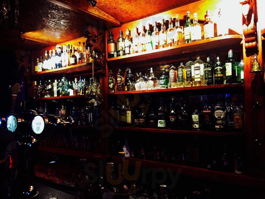 grand Father House Bar