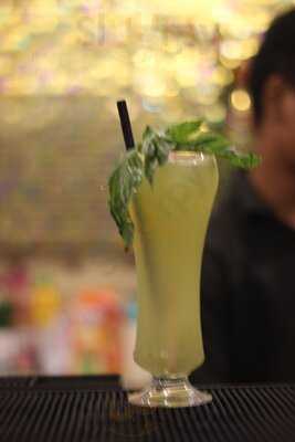 Monis Bar And Restaurant