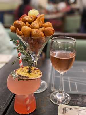 Monis Bar And Restaurant