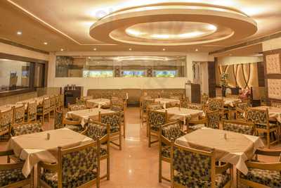 Monis Bar And Restaurant