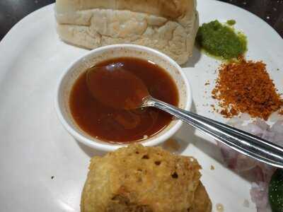 Kunjvihar Vada Pav Shop