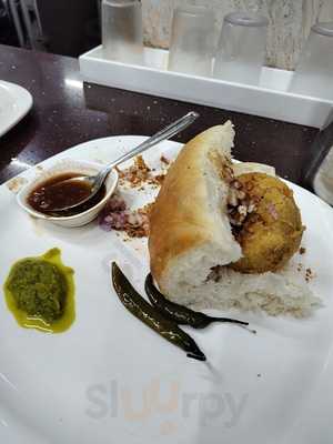 Kunjvihar Vada Pav Shop