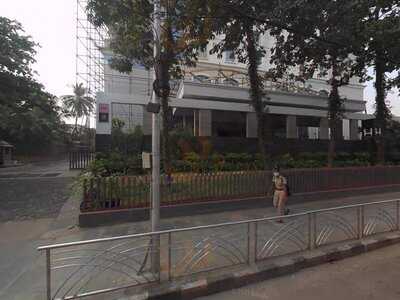 The Moon And Sixpence