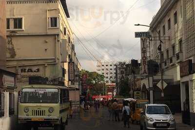 Hotel Saravana Bhavan Restaurant