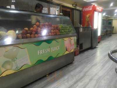 Hotel Saravana Bhavan Restaurant