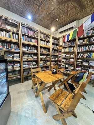 Pagdandi Books Chai Cafe