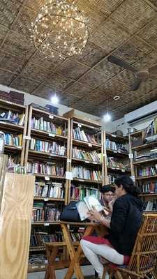 Pagdandi Books Chai Cafe