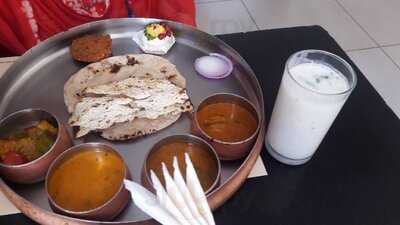 Kakada Ramprasad Sweets And Chaats