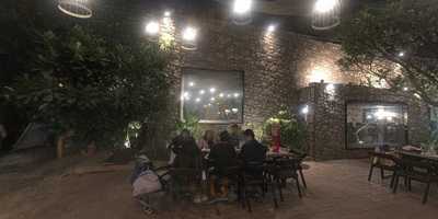 1 Lounge And Restaurant