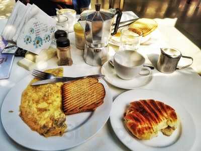 Yogi Tree Restaurant & Cafe