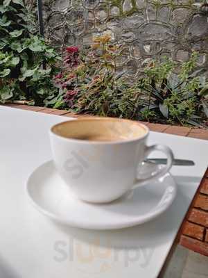 Yogi Tree Restaurant & Cafe