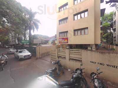 Yogi Tree Restaurant & Cafe