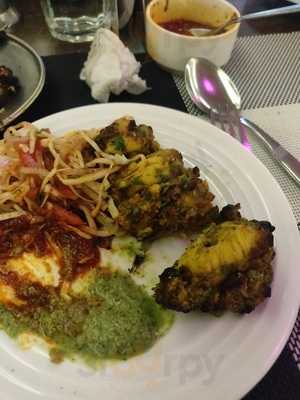 Rahul Restaurant & Bar