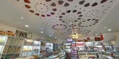 Kaka Halwai Sweets & Namkeen