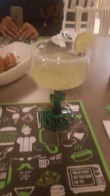 212 All Day Cafe & Bar