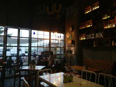 Terttulia Bistro & Bar