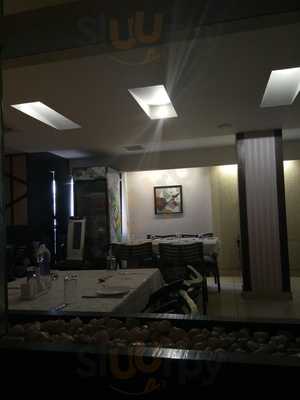 4 Seasons Multicuisine Restaurant