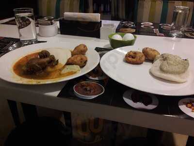 La Woods Hotel Restaurant