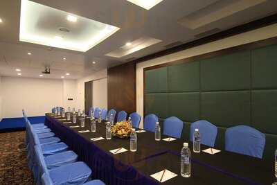 La Woods Hotel Restaurant