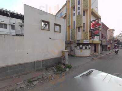 La Woods Hotel Restaurant