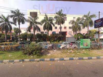 The Orient- Lounge And Dining