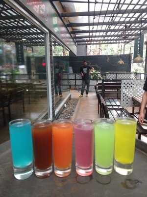 Barebones-the Balcony Bar