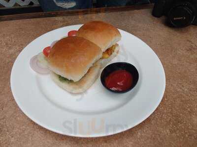 Barebones-the Balcony Bar