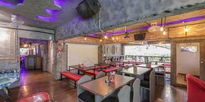 Barebones-the Balcony Bar